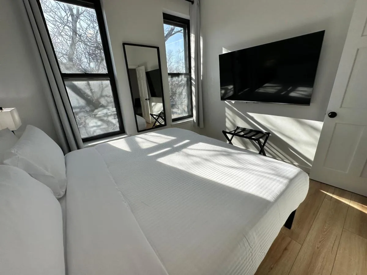 Image 5 of Luxe Spacious SFH in Bucktown with Secure Parking