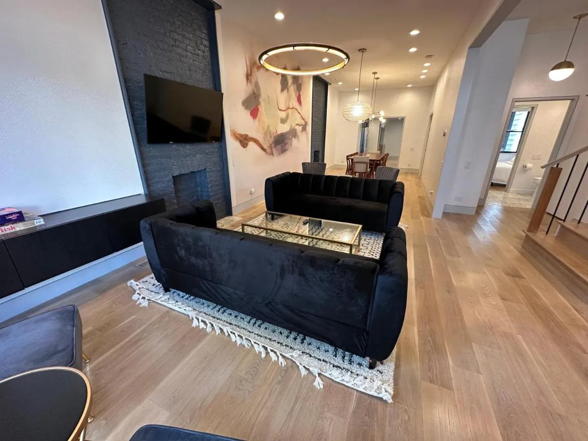 Image 2 of Luxe Urban Retreat Near United Center