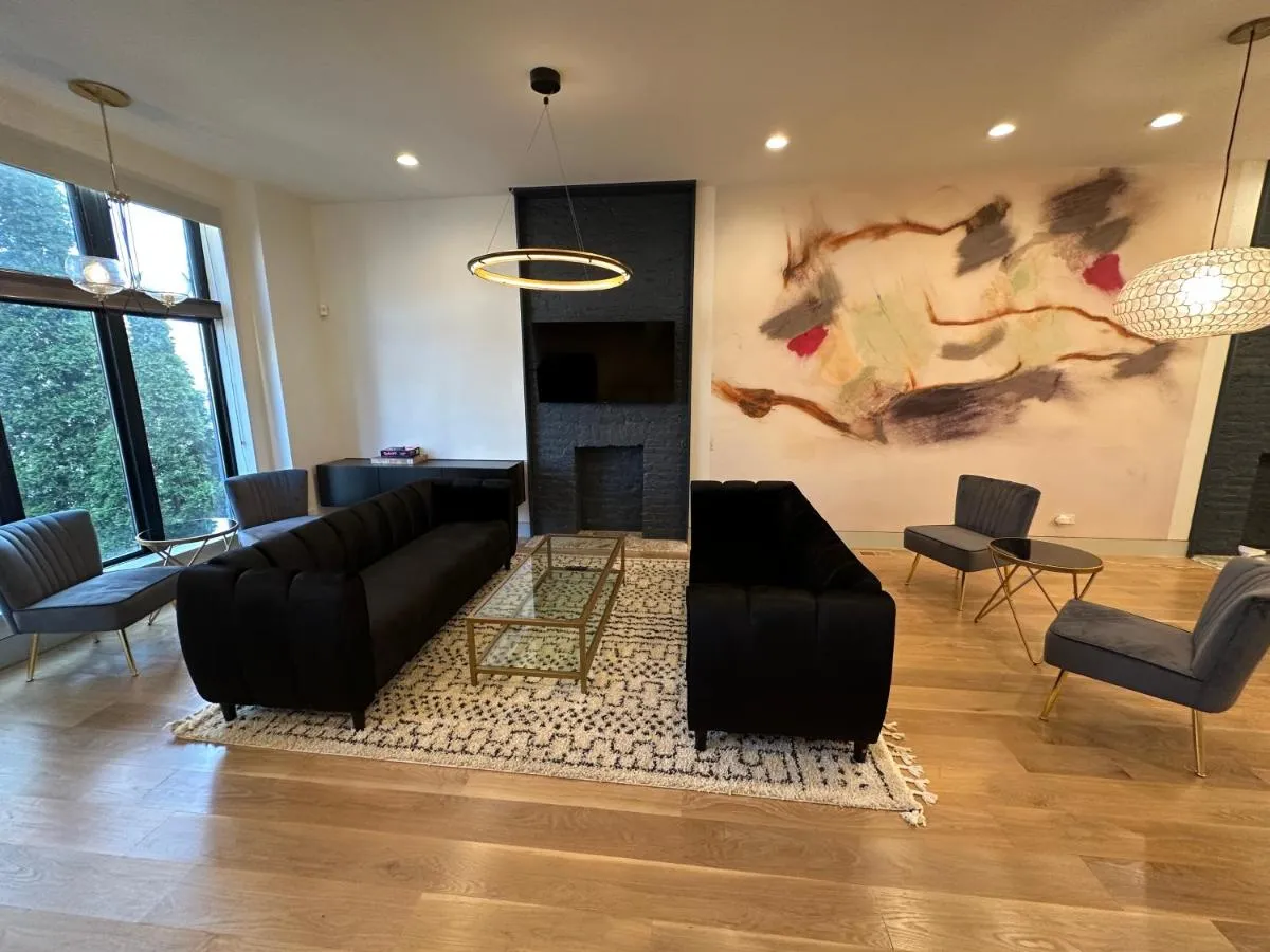 Image 5 of Luxe Urban Retreat Near United Center