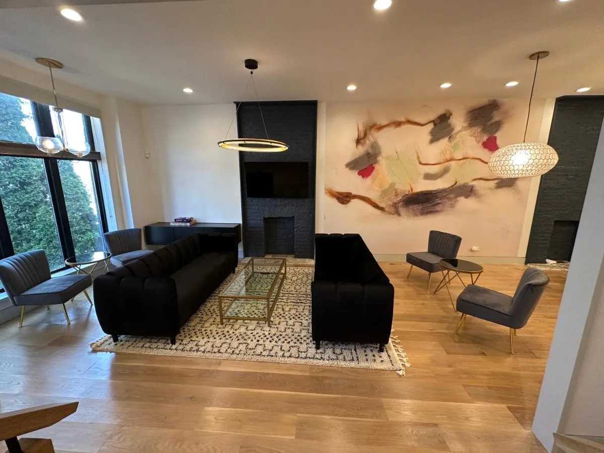 Image 6 of Luxe Urban Retreat Near United Center