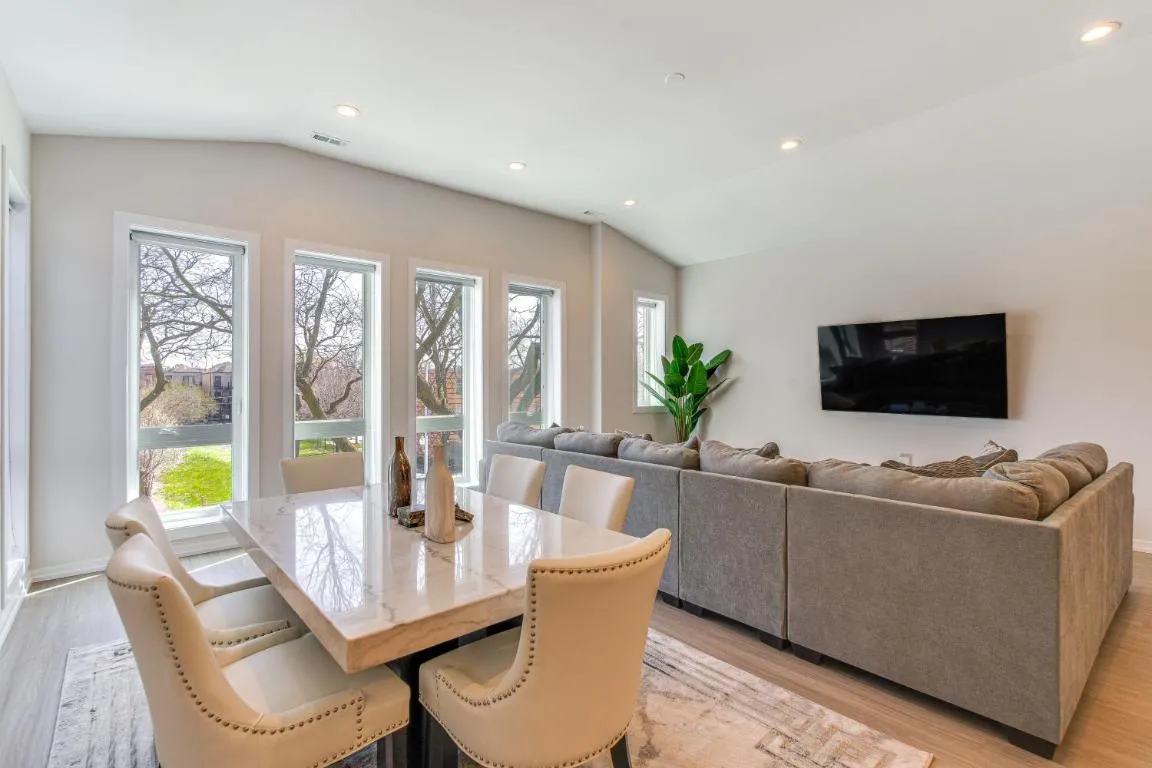 Image of Luxe and Modern Chicago Condo – 7 Mi to Downtown!
