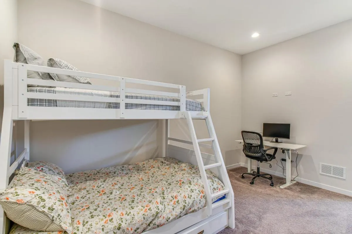 Image 1 of Luxe and Modern Chicago Condo – 7 Mi to Downtown!