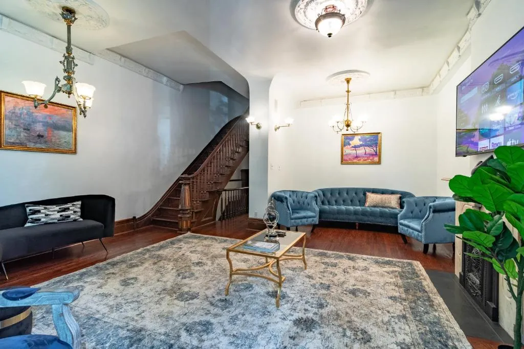 Image of Luxurious classic Gold coast villa for 12 guests