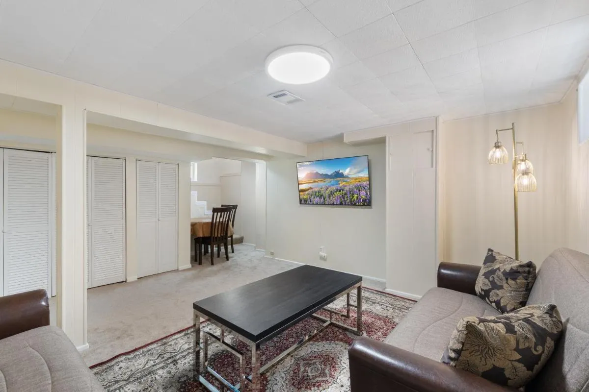 Image 3 of Luxury chicago suite