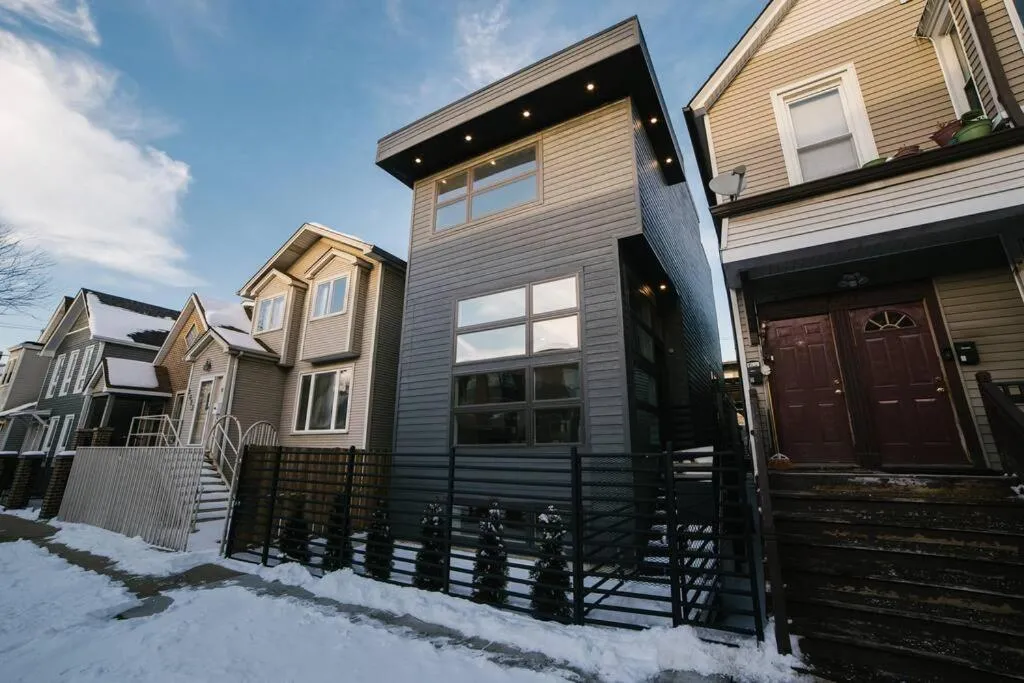 Image of MAGNIFICENT NEW Home w/8 Beds & Free Parking