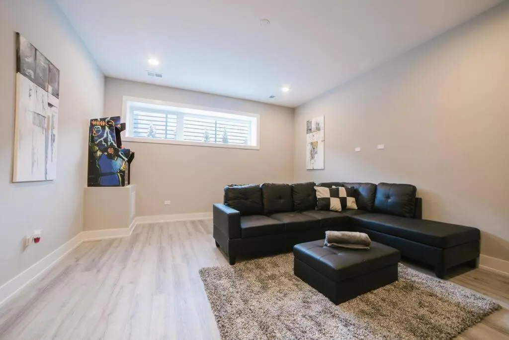 Image 3 of MAGNIFICENT NEW Home w/8 Beds & Free Parking