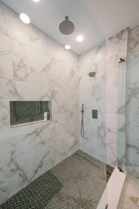 Image 4 of MAGNIFICENT NEW Home w/8 Beds & Free Parking