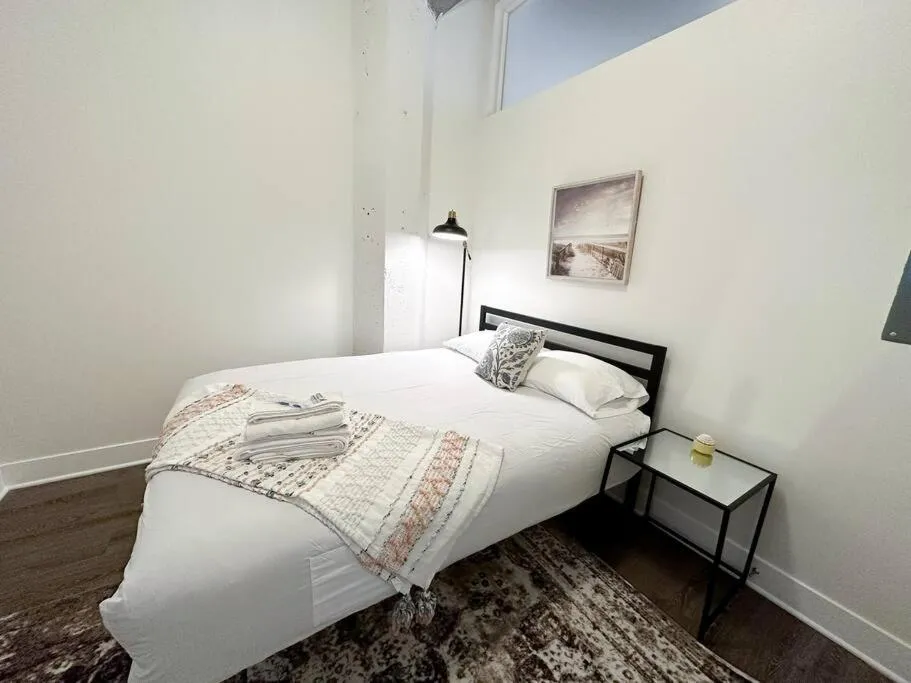 Image 3 of McCormick 2B/2Ba for up to 6 guests with Optional Parking & Gym