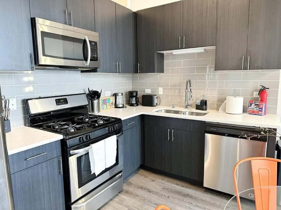 Image of McCormick 2B/2Ba for up to 6 guests with Optional Parking & Gym