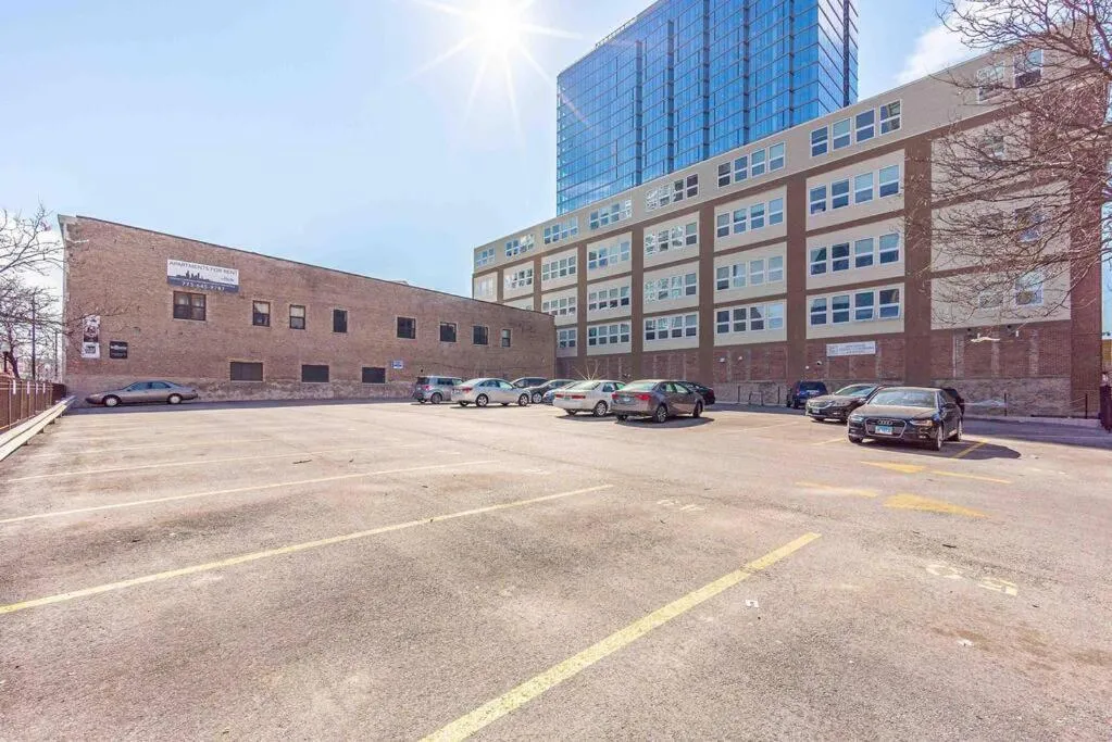 Image 6 of McCormick 2B-2Ba for up to 8 guests with Optional Parking and Gym access