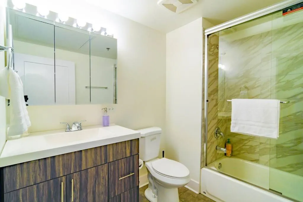 Image 6 of McCormick 2Br-2Ba family unit for up to 8 guests with Optional Parking & Gym