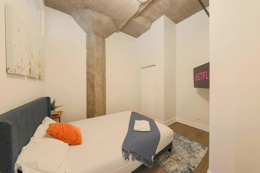 Image 4 of McCormick 2Br-2Ba family unit for up to 8 guests with Skyline view, Optional Parking & Gym