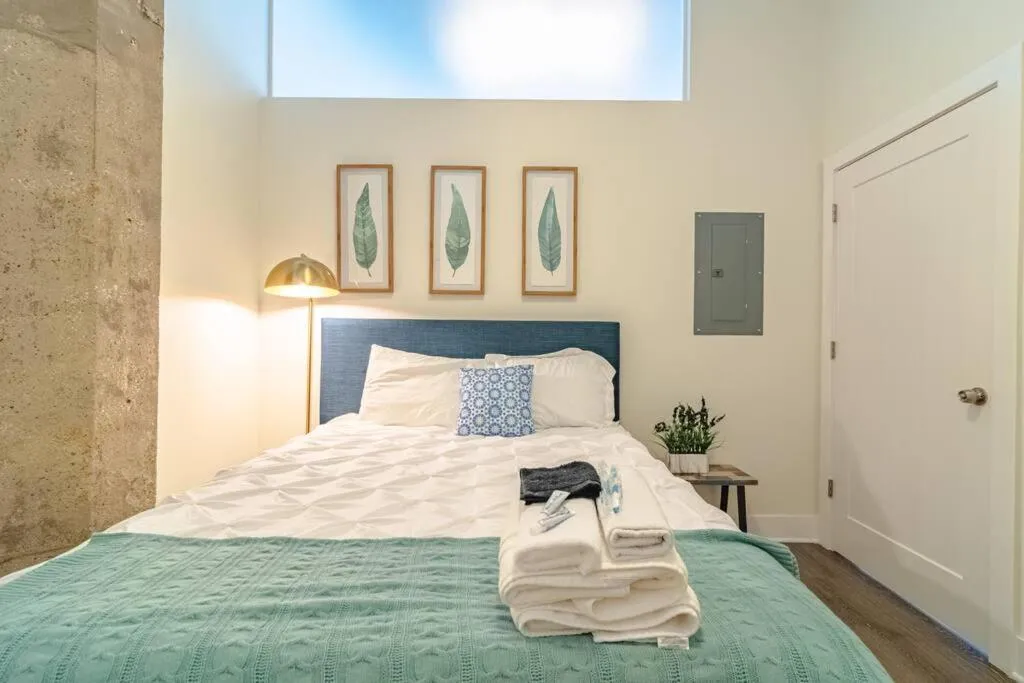 Image 4 of McCormick 2Br-2Ba family unit for up to 8 guests with Skyline view, Optional Parking and Gym access