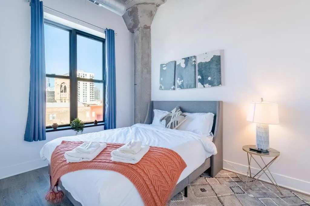 Image 3 of McCormick 2Br-2Ba family unit for up to 8 guests with Skyline view, Optional parking & Gym access