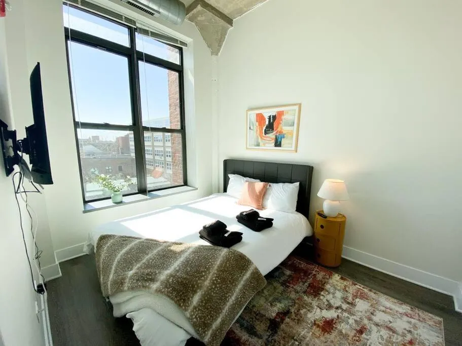 Image 3 of McCormick 2Br-2Ba for 8 guests with Optional Parking & Gym