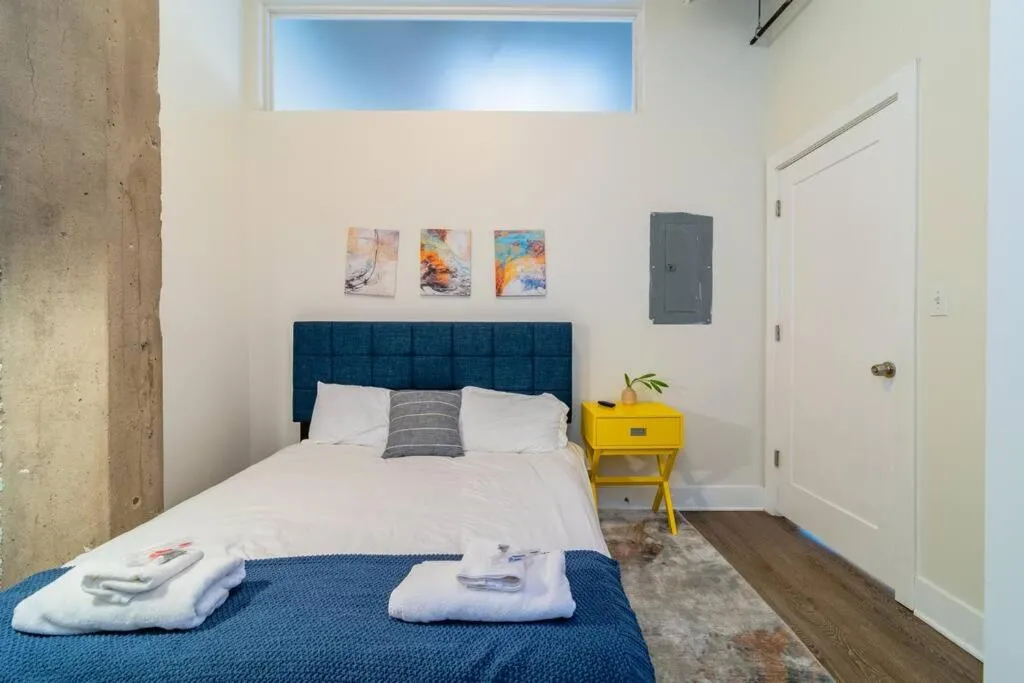 Image 4 of McCormick 2Br-2Ba unit for up to 8 guests with Skyline view, Optional Parking & Gym