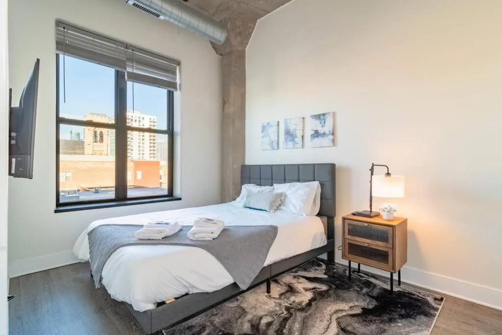 Image 3 of McCormick 2Br-2Ba unit for up to 8 guests with Skyline view, Optional Parking & Gym