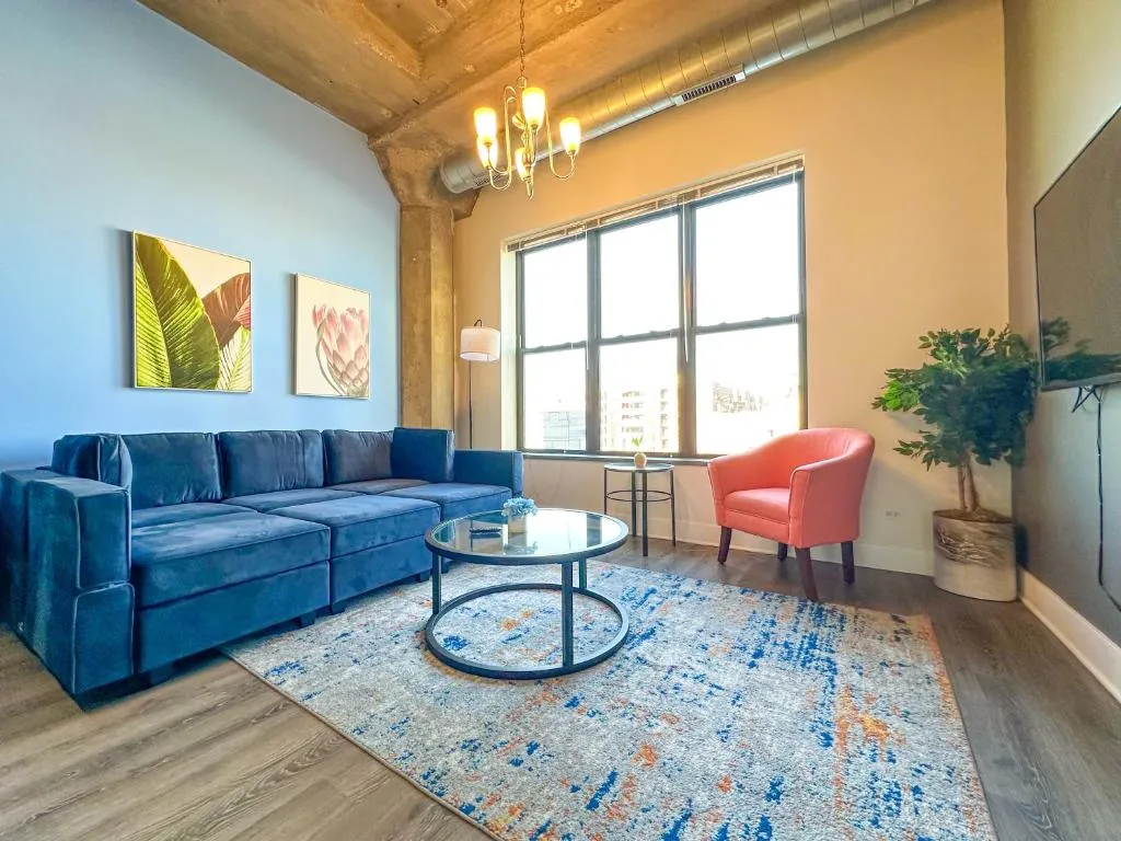 Image of McCormick 2Br-2Ba unit for up to 8 guests with Skyline view, Optional Parking & Gym