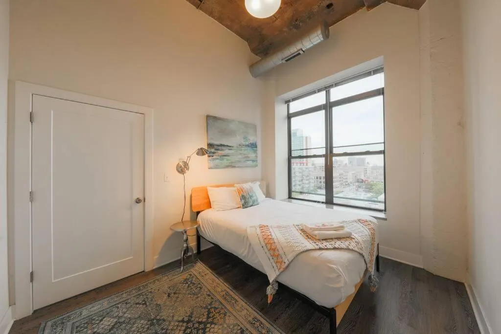 Image 6 of McCormick 2Br and 2Ba family unit for up to 8 guests with Optional Parking & Gym access