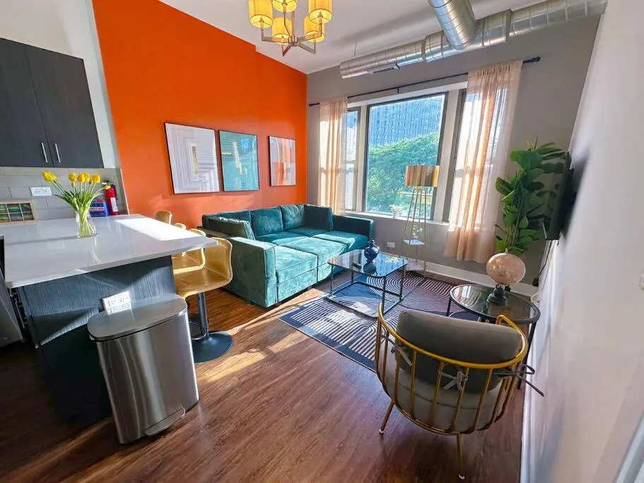 Image of McCormick 3BD-2BA with Optional Parking on State Street