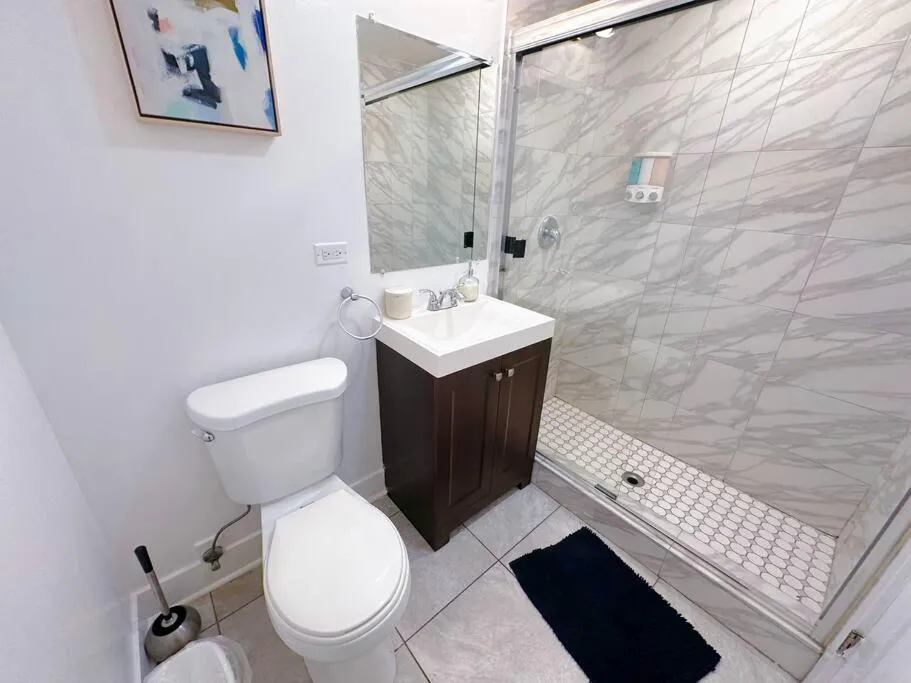 Image 5 of McCormick 3BD-2BA with Optional Parking on State Street