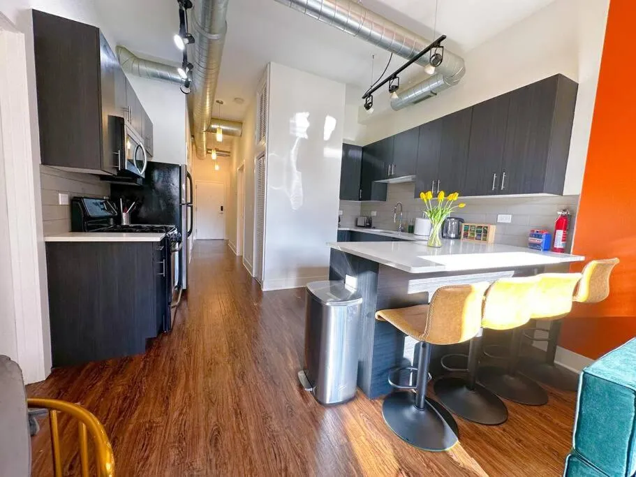 Image 1 of McCormick 3BD-2BA with Optional Parking on State Street