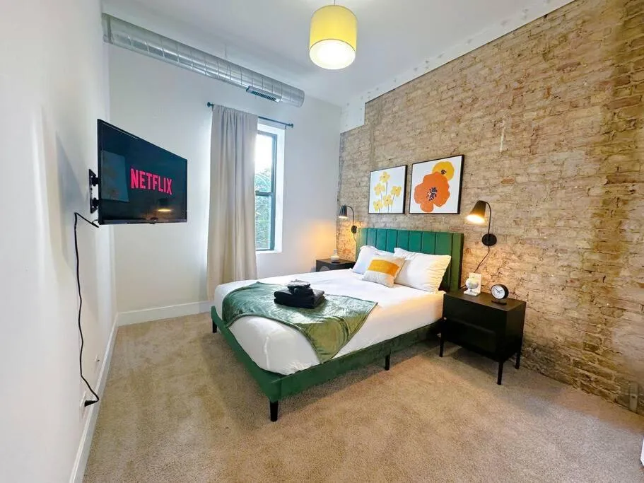 Image 2 of McCormick 3BD-2BA with Optional Parking on State Street