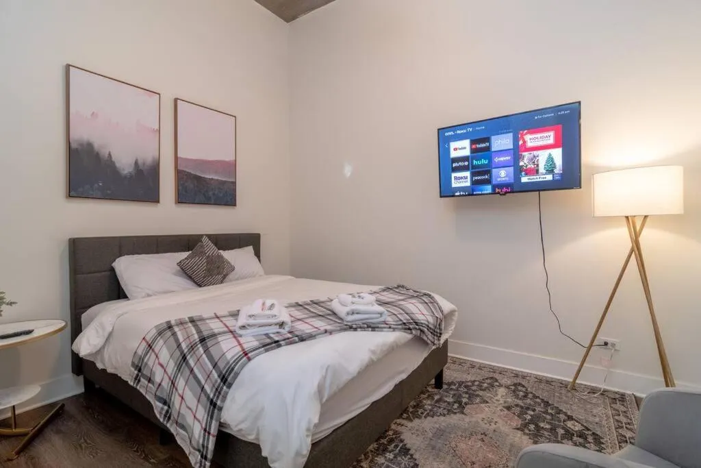 Image 3 of McCormick 3Br-2Ba Family unit for up to 8 guests with Optional parking & Gym Access