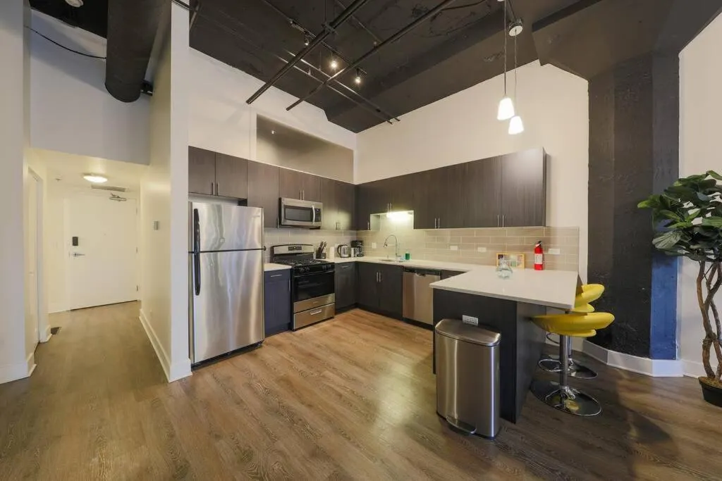 Image 2 of McCormick 3Br/2Ba with 6 twin beds & Sofa bed, Optional parking & Gym
