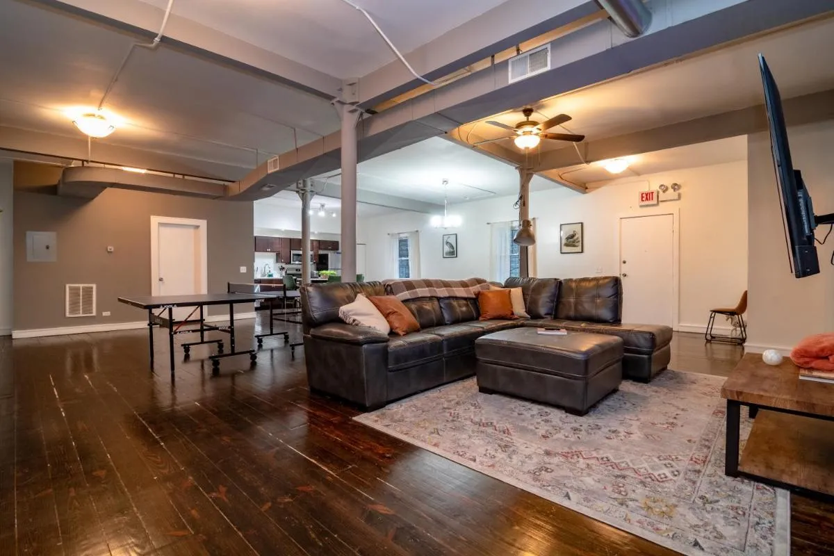Image 1 of McCormick 3Br HUGE family unit with Optional Parking & Ping-pong table