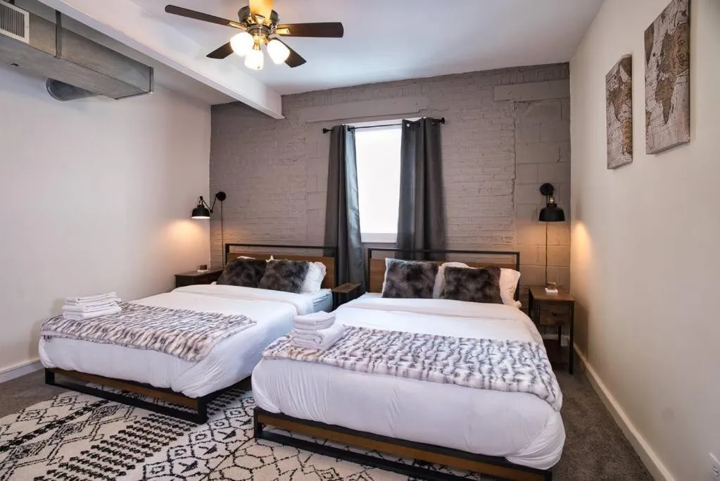 Image 3 of McCormick 4Br and 2Ba HUGE unit / sleeps 10 & with Optional parking
