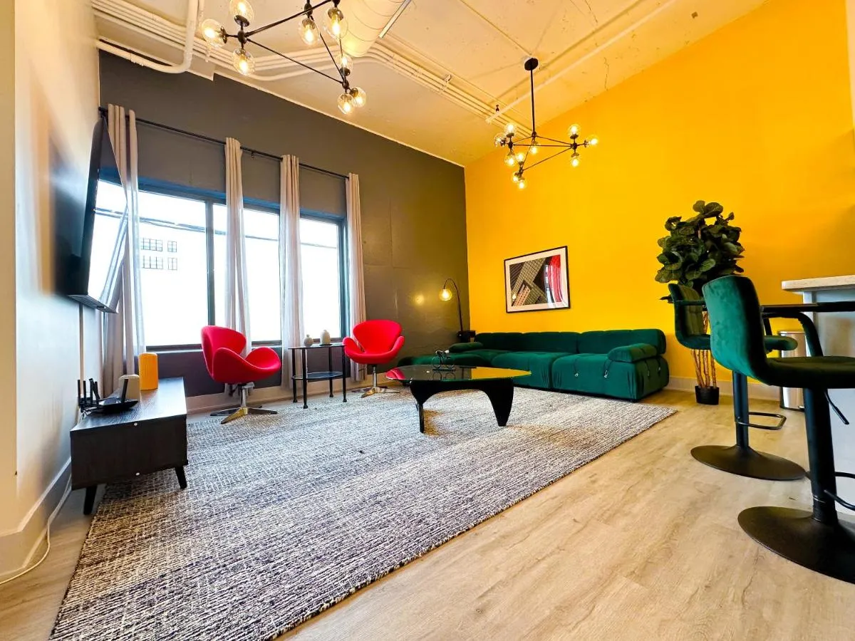 Image 3 of McCormick 5Br-3Ba Luxury Suite for groups of up to 12 guests with Gym access and Optional Parking