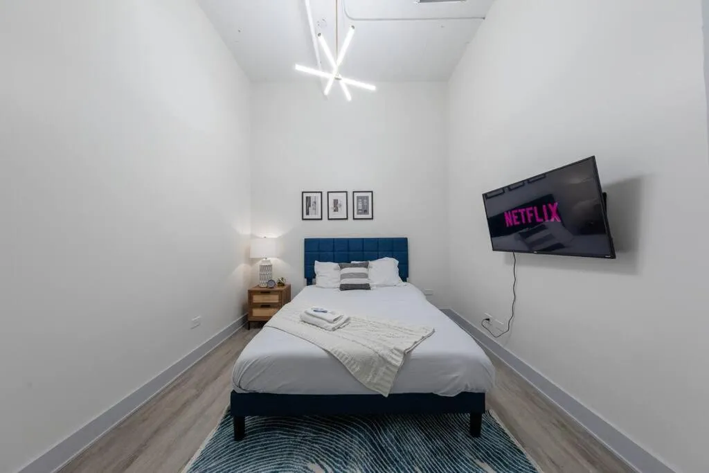 Image 3 of McCormick 5Br 3Ba Luxury Suite for groups up to 12 guests with Optional Parking and Gym access