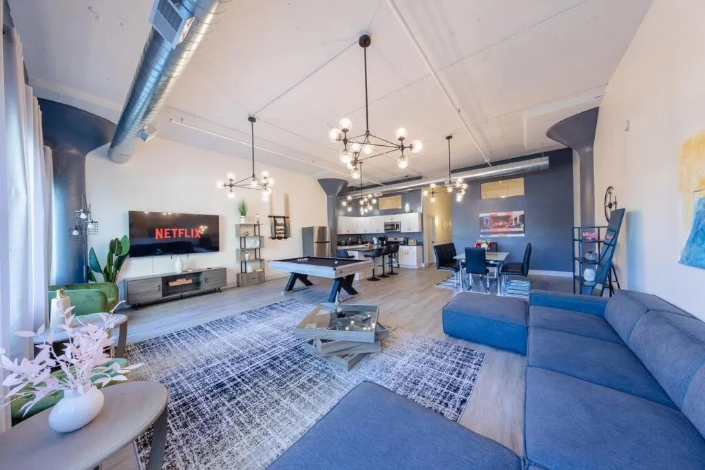 Image of McCormick 5Br 3Ba Luxury Suite for groups up to 12 guests with Optional Parking and Gym access