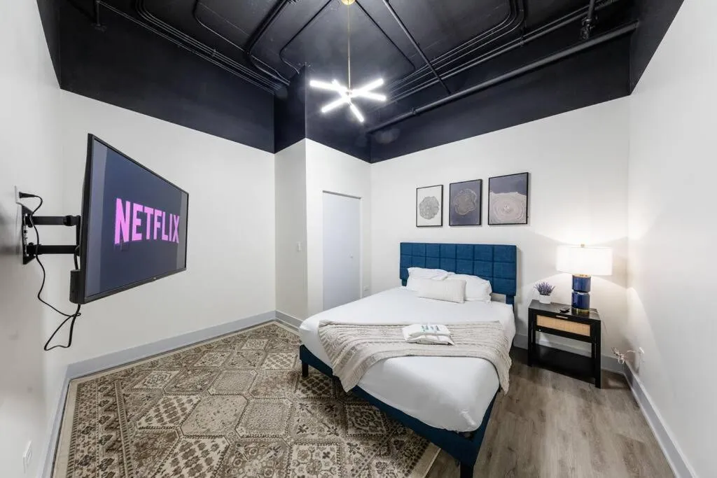 Image 2 of McCormick 6B/3Ba Luxury Suite for groups/12 guests with optional Parking