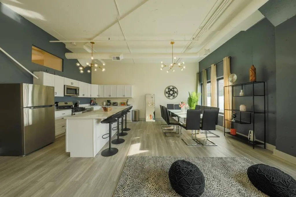 Image 1 of McCormick 6Br-4Ba Luxury Suite for groups-12 guests with optional Parking