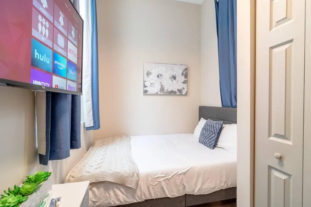 Image 4 of McCormick Oasis with Balcony, optional Parking, Patio, Gym for up to 6 guests