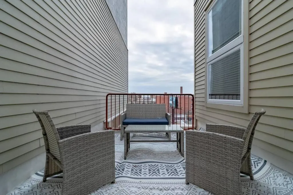 Image 2 of McCormick Oasis with Balcony, optional Parking, Patio, Gym for up to 6 guests