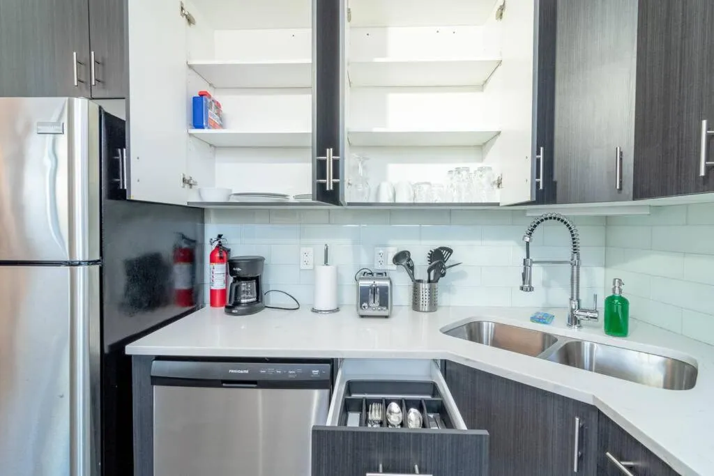 Image 2 of McCormick Pl 420 friendly 1br/1ba with optional parking/sleeps 4