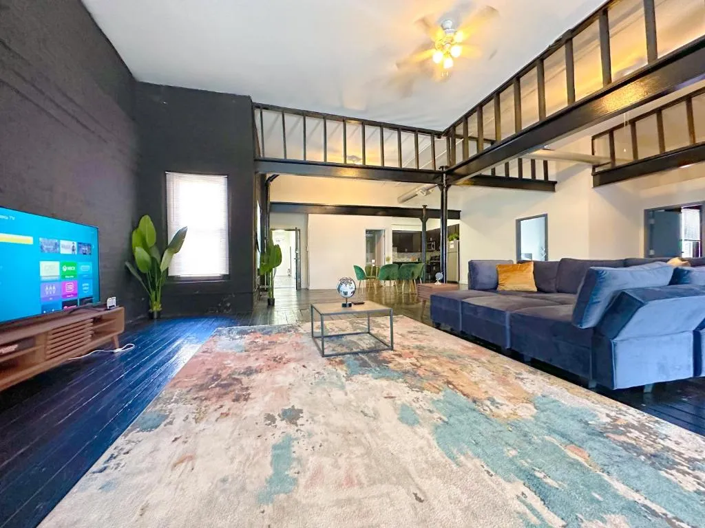 Image of McCormick Pl HUGE 4Br 2Ba with Pool table and optional parking/ sleeps 10