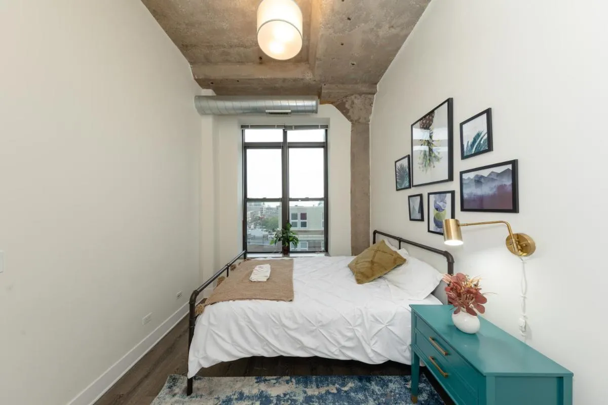 Image 3 of McCormick Place 2b-2b family unit with optional parking and gym access sleeps up to 8