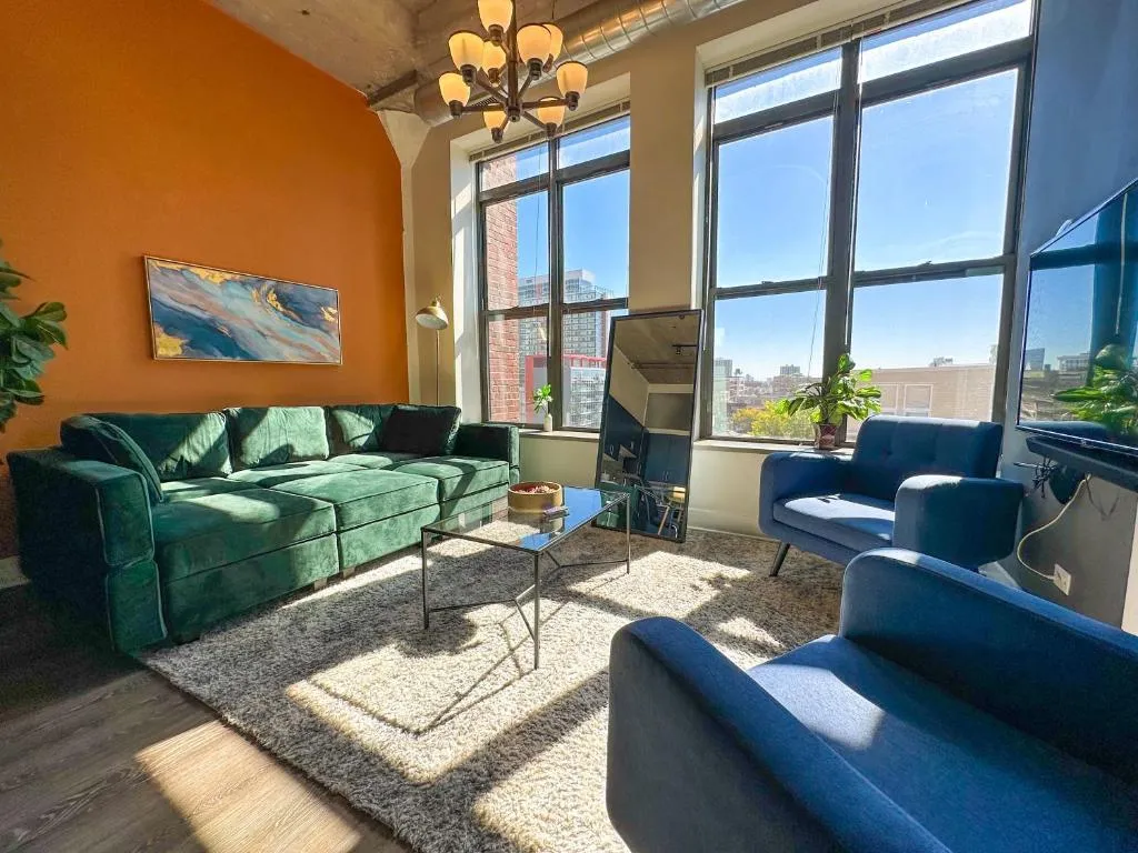Image of McCormick Place 2b-2b family unit with optional parking and gym access sleeps up to 8
