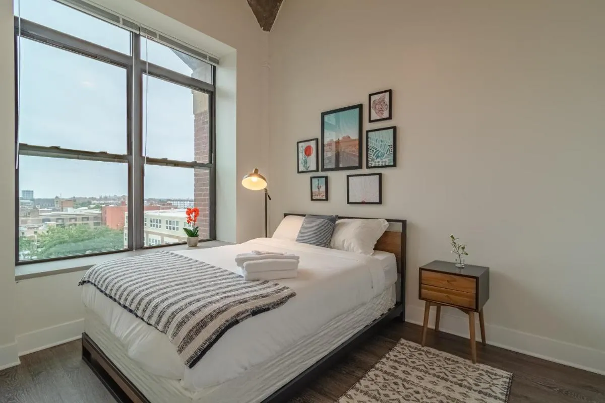 Image 3 of McCormick Place 2b-2b with optional parking and Gym that sleeps 8