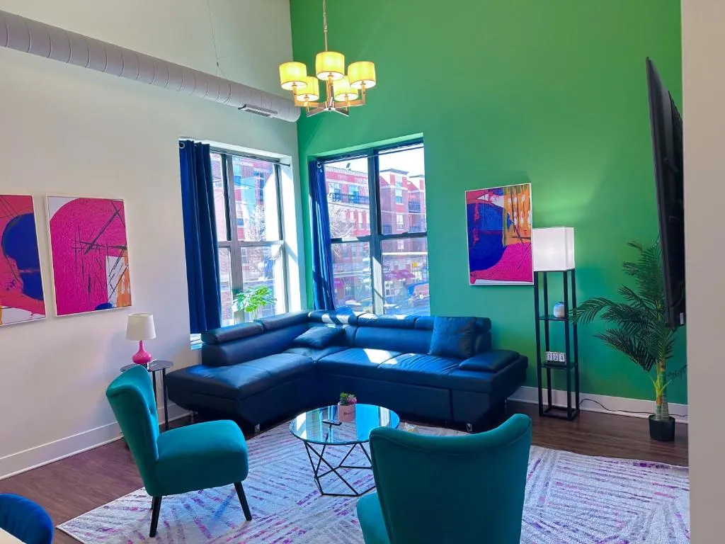 Image of McCormick Place 3BR-2BA unit with Optional Parking – sleeps 8