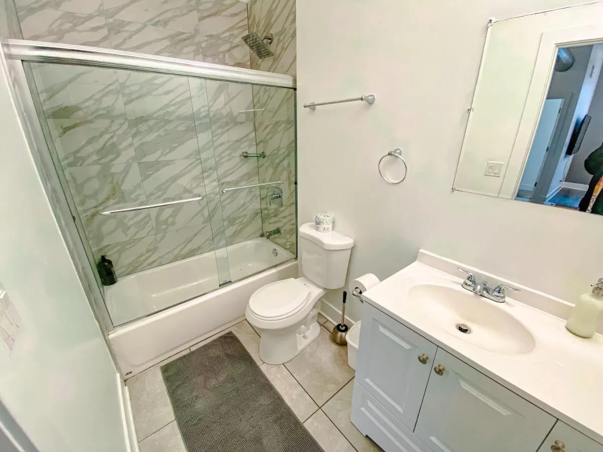 Image 5 of McCormick Place 420 friendly Gem on State street with optional parking for 6 people