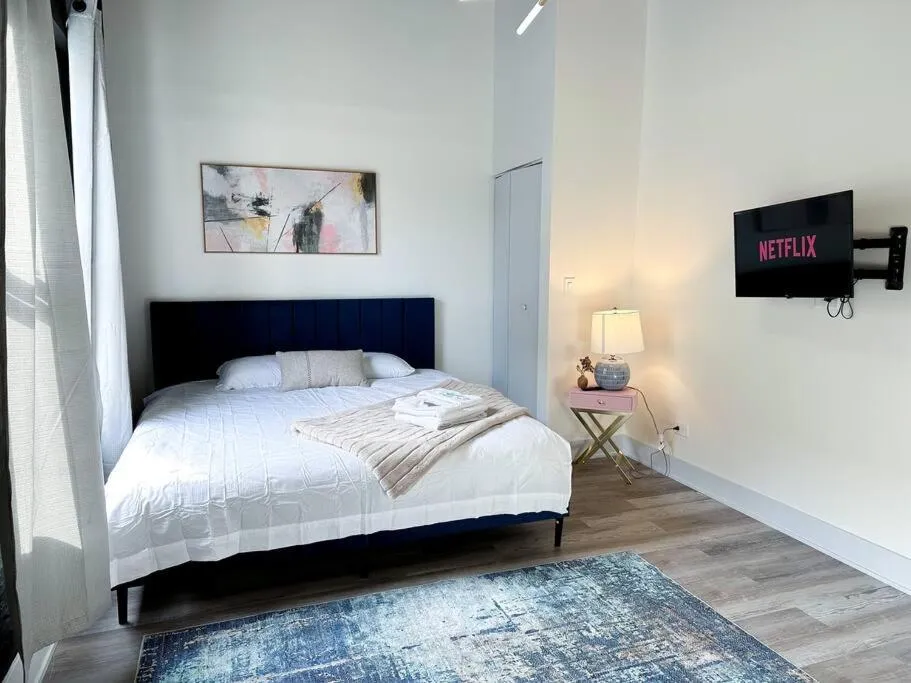 Image 6 of McCormick Place 5 KING Bedrooms with Pool table, Optional Parking