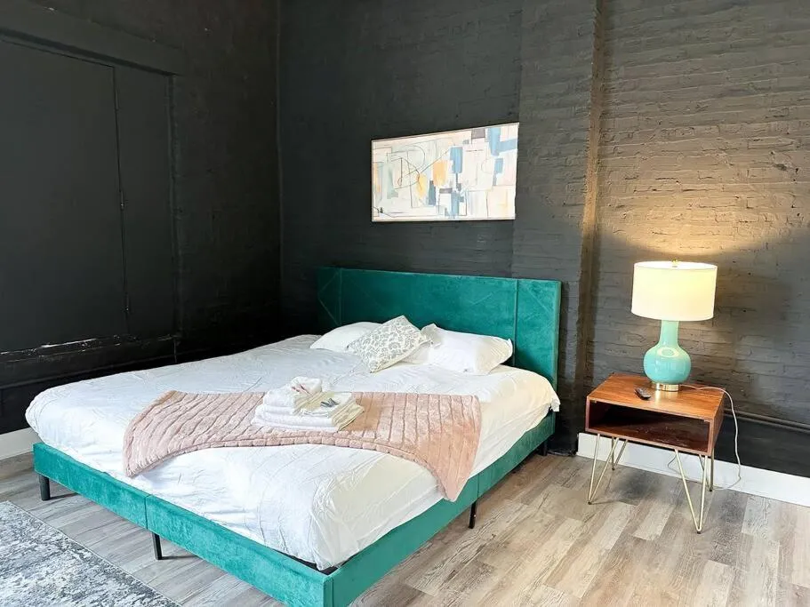 Image 5 of McCormick Place 5 KING Bedrooms with Pool table, Optional Parking