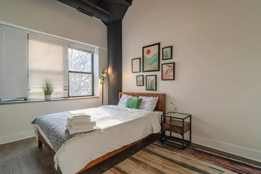 Image 3 of McCormick Place Huge 2b-2b Loft with optional parking that sleeps up to 6
