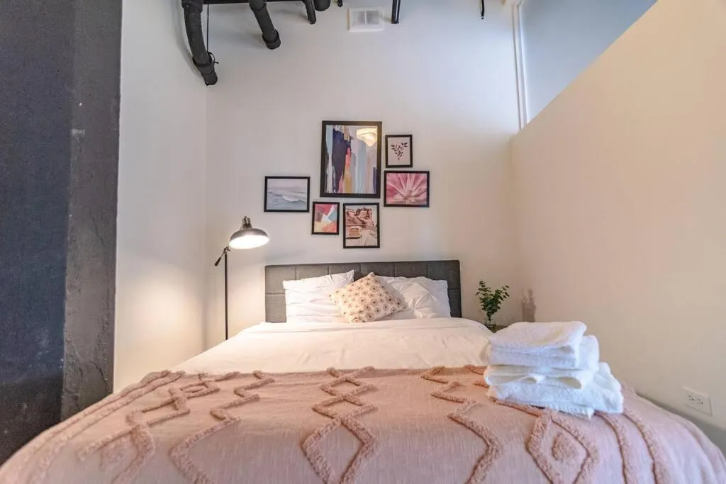 Image 4 of McCormick Place Huge 2b-2b Loft with optional parking that sleeps up to 6