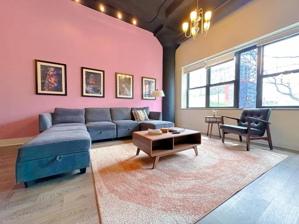 Image of McCormick Place Huge 2b-2b Loft with optional parking that sleeps up to 6